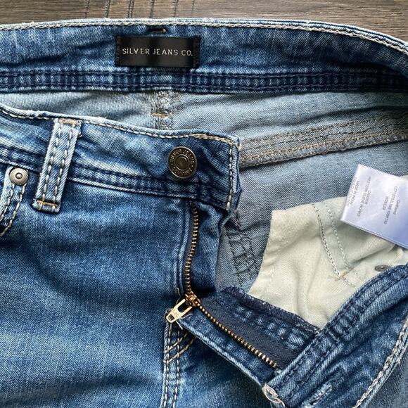 SILVER JEANS CO Girlfriend Jean Womens Sz 28 Topstitch Raw Hem Distressed - Picture 2 of 6